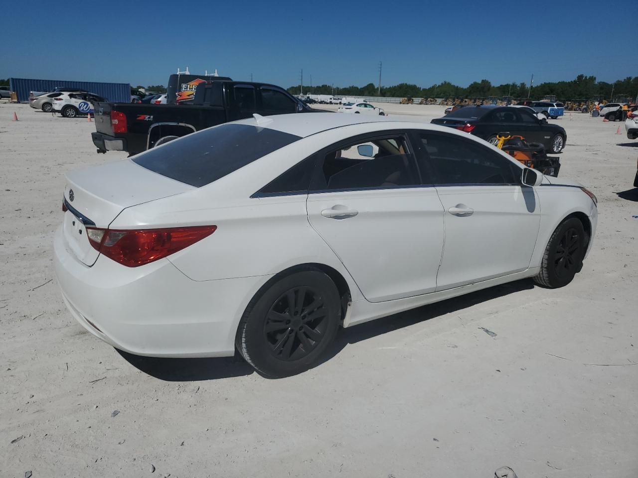 2011 Hyundai Sonata - Image 3