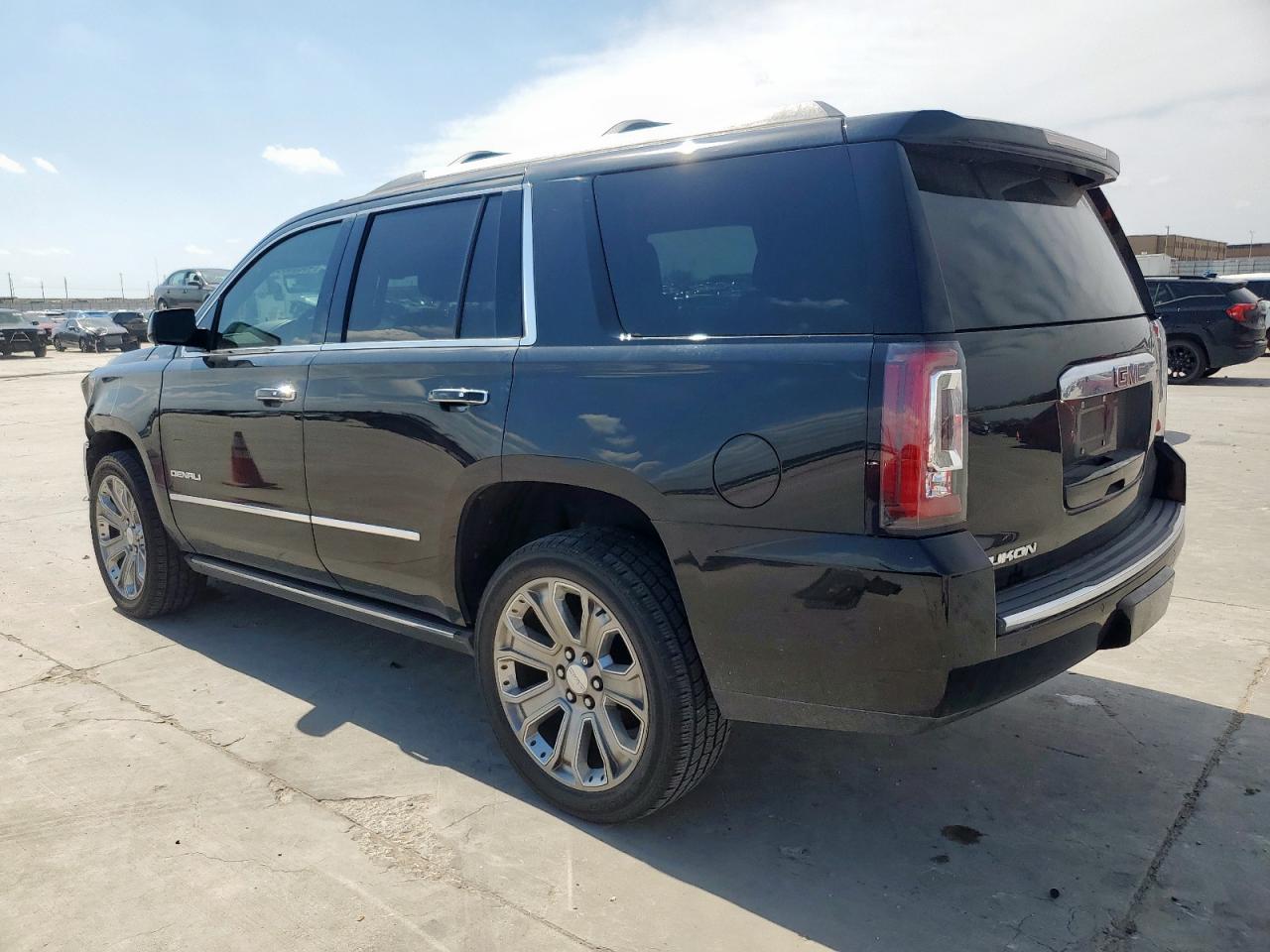 2015 GMC Yukon - Image 2