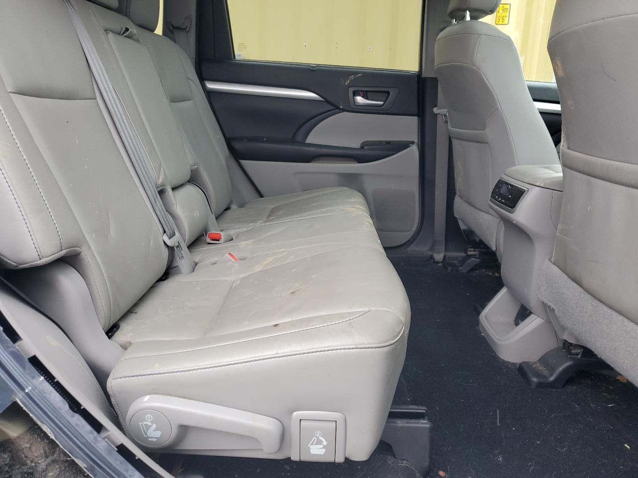 2018 Toyota Highlander - Image 11