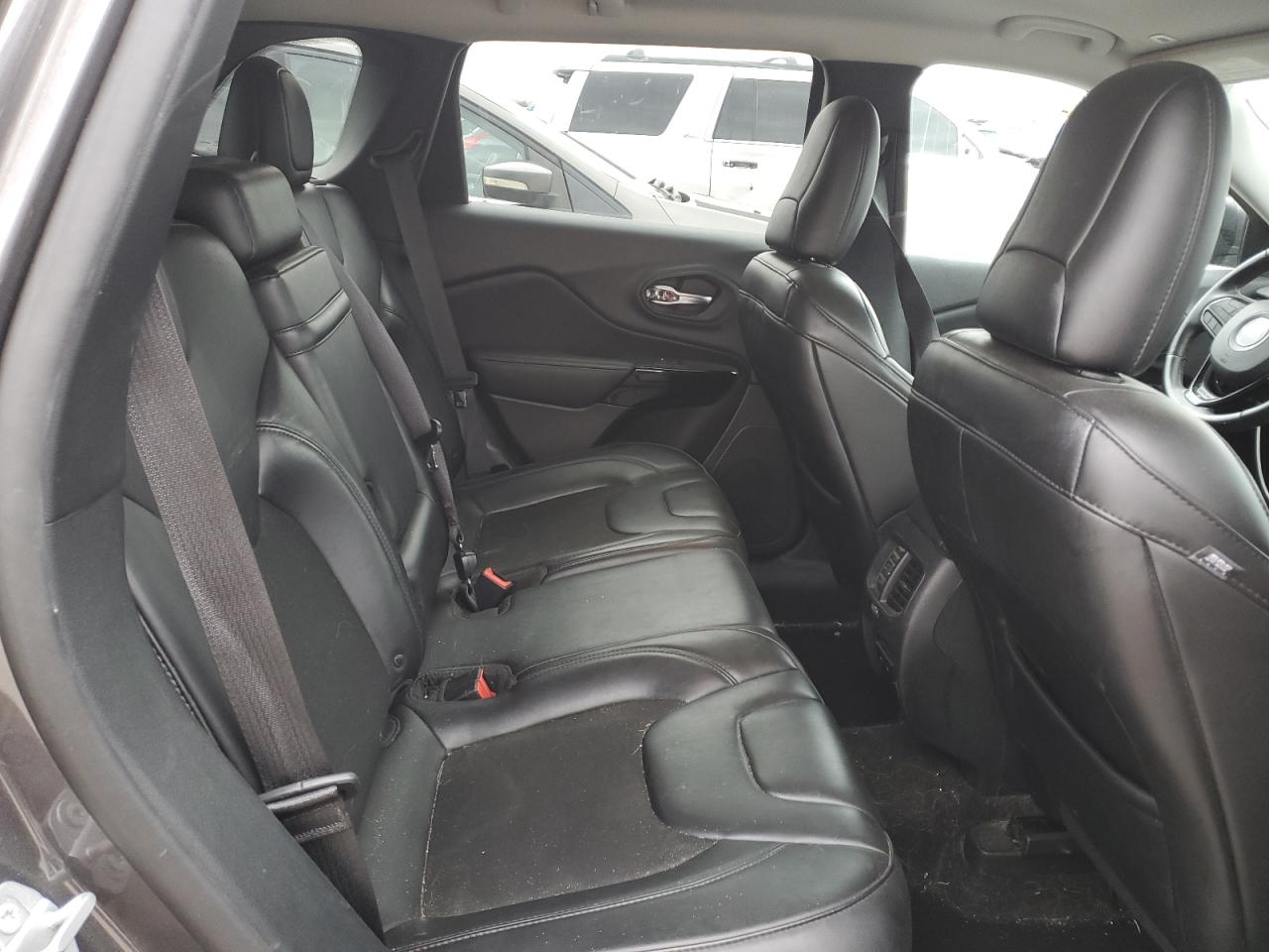 2019 Jeep Grand Cherokee - Image 11