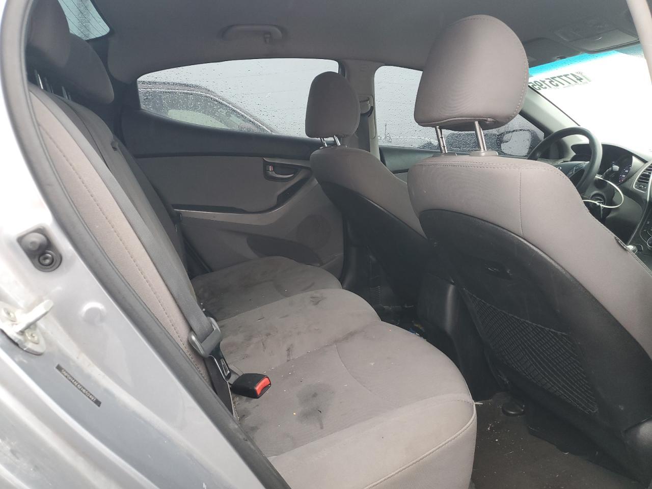 2015 Hyundai Elantra - Image 11