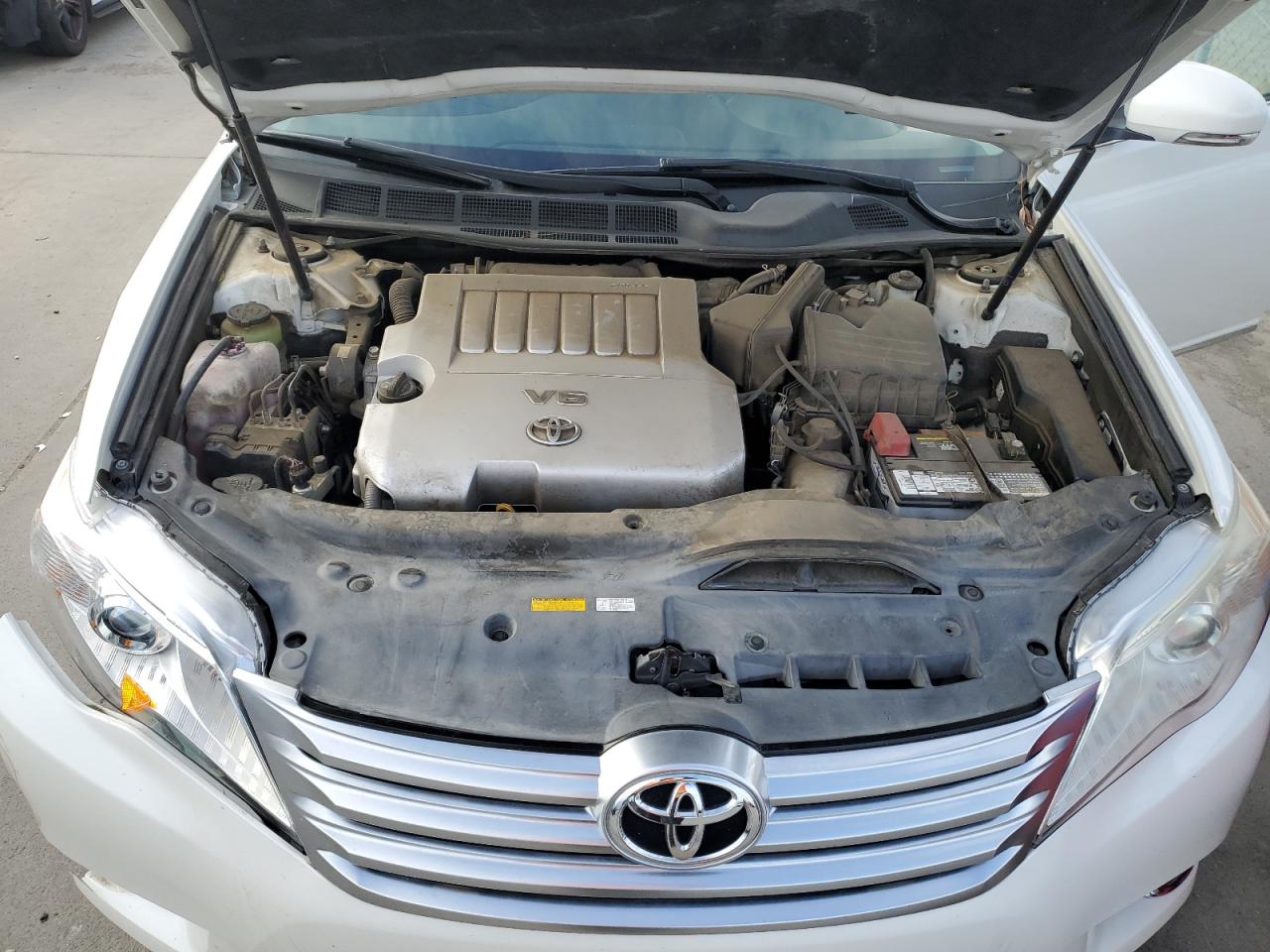 2012 Toyota Avalon - Image 11