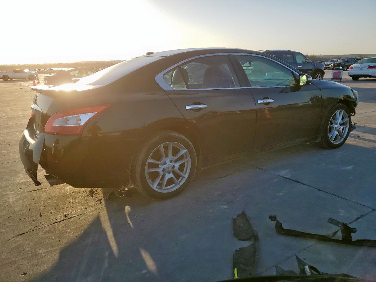 2010 Nissan Maxima - Image 3