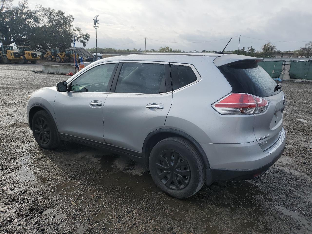 2015 Nissan Rogue - Image 2