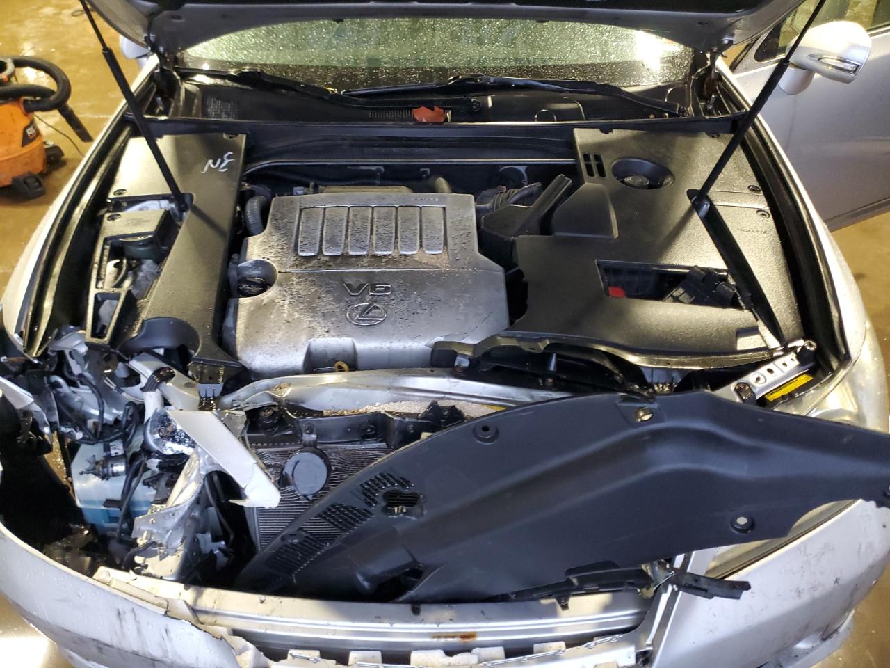 2011 Lexus ES - Image 13