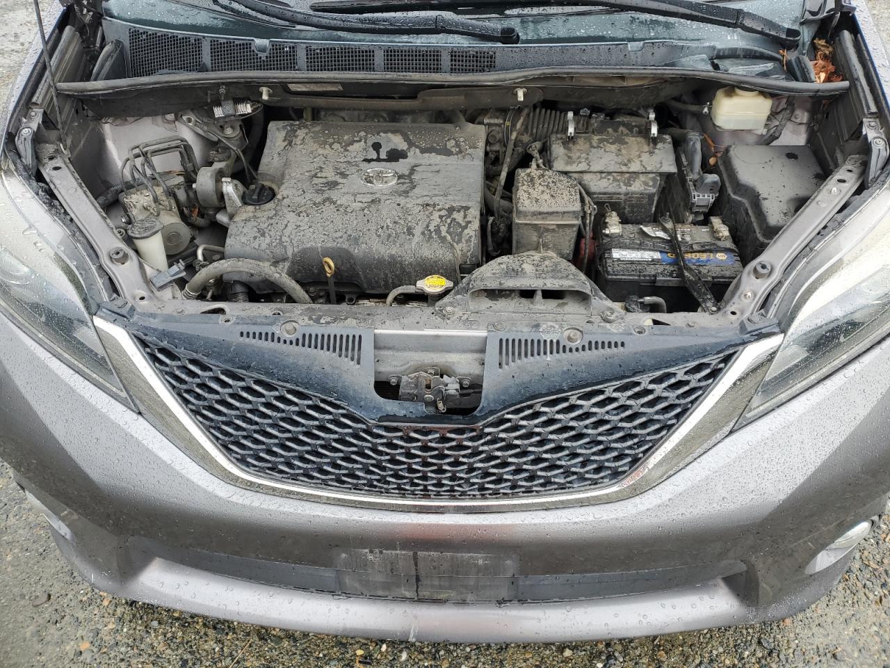2015 Toyota Sienna - Image 12