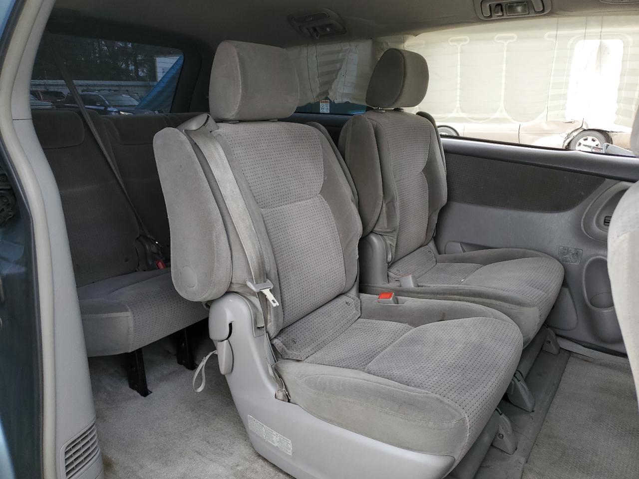 2006 Toyota Sienna - Image 11