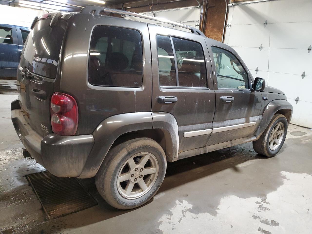 2006 Jeep Liberty (North America) - Image 3