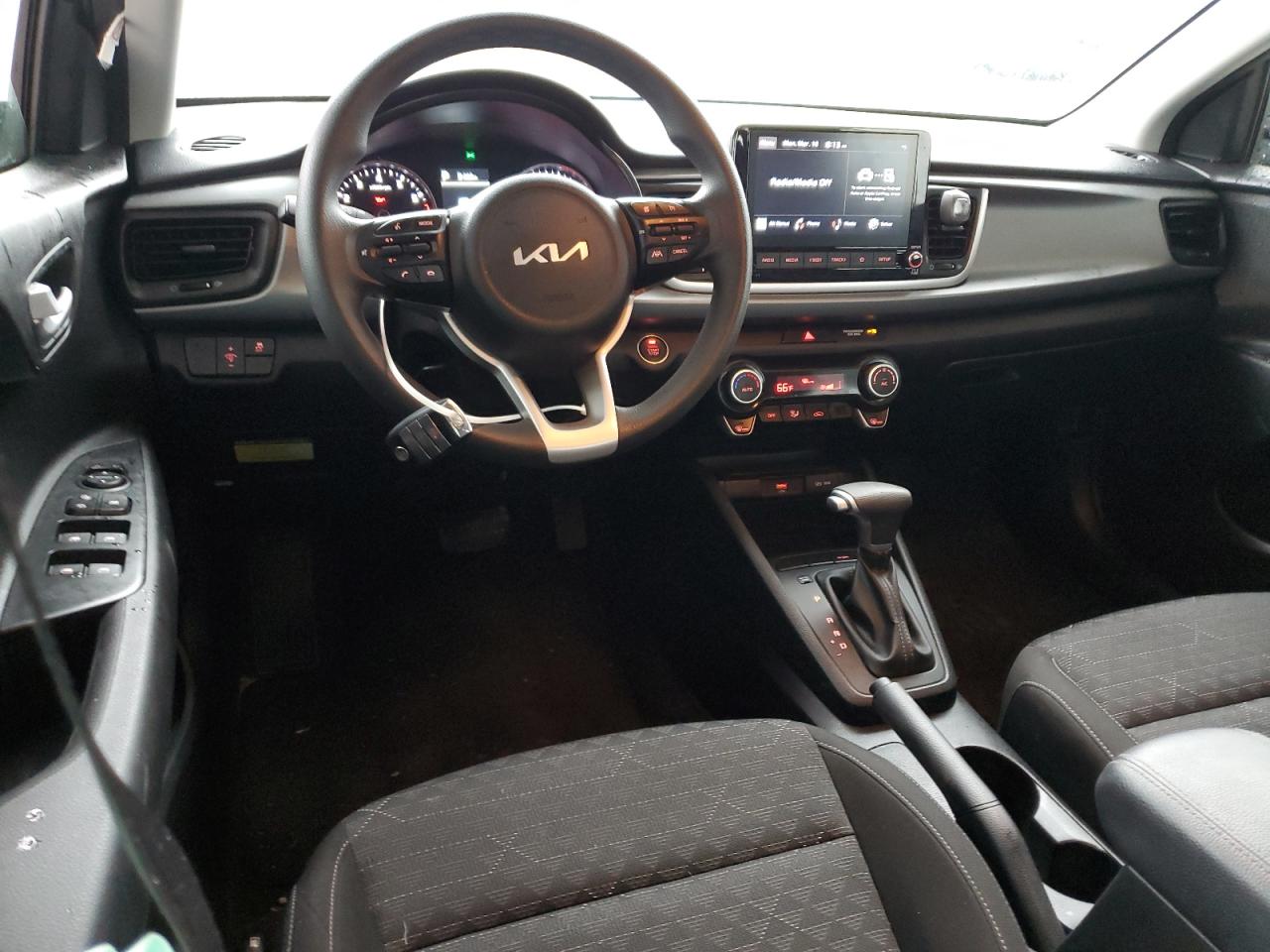 2022 Kia Rio - Image 8