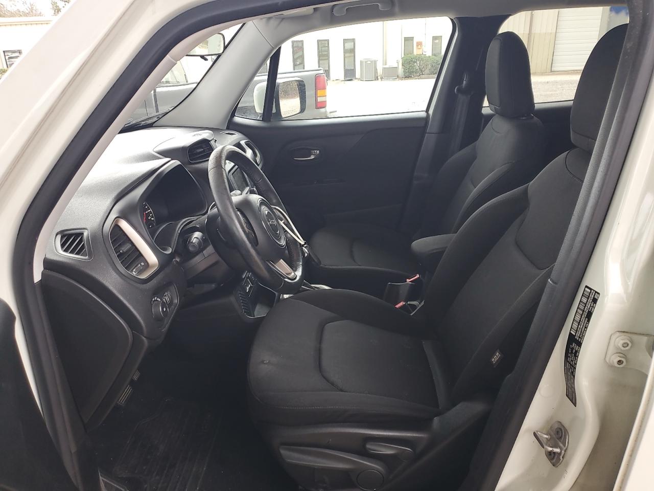 2017 Jeep Renegade - Image 7