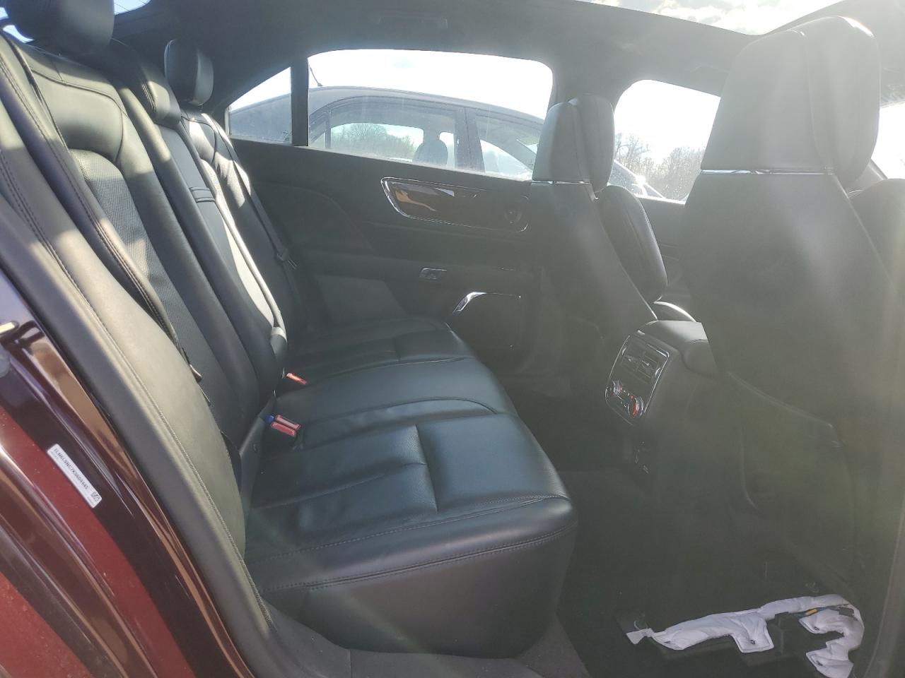 2019 Lincoln Continental - Image 10