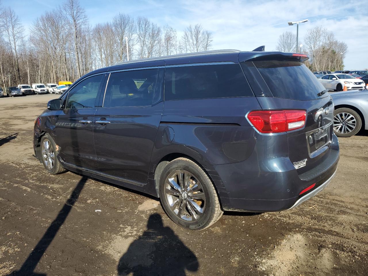 2016 Kia Sedona - Image 2