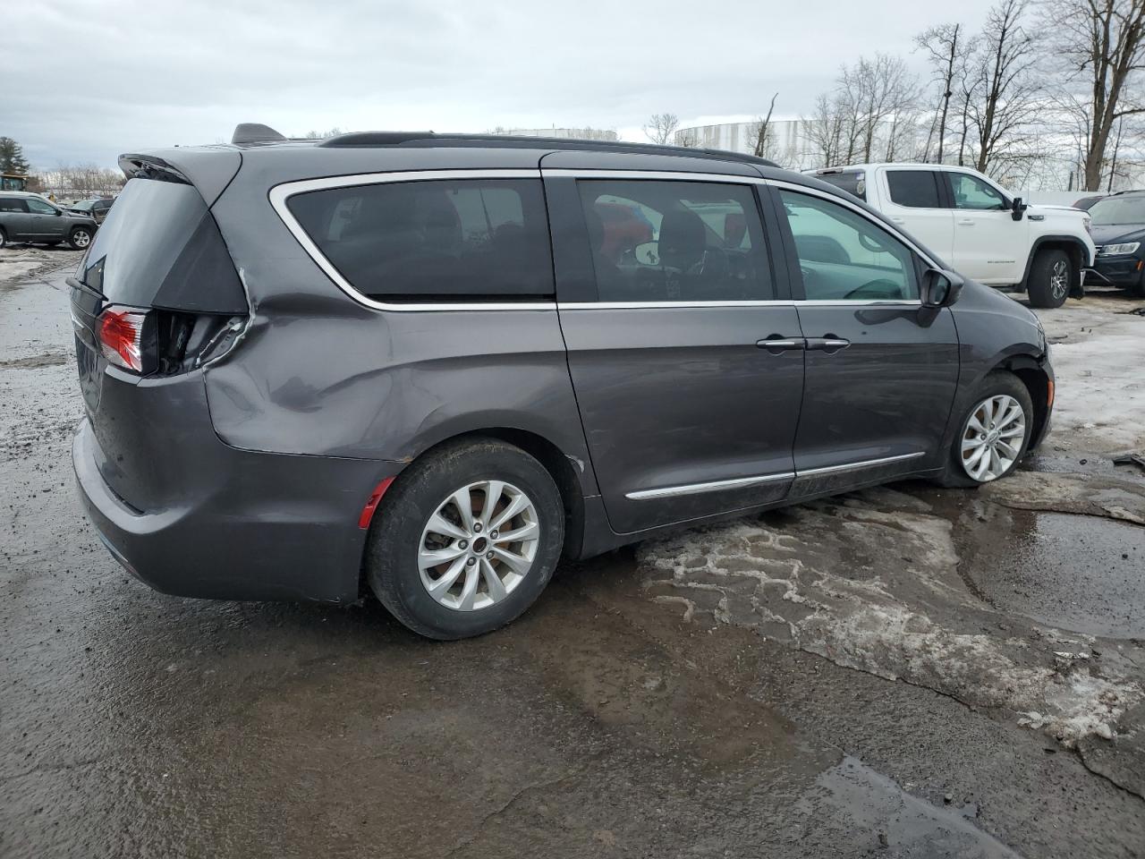 2017 Chrysler Pacifica - Image 3
