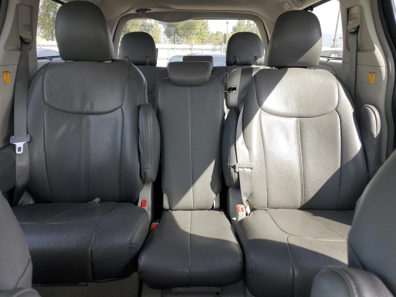 2013 Toyota Sienna - Image 10