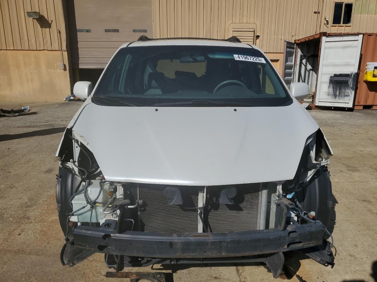 2010 Toyota Sienna - Image 5