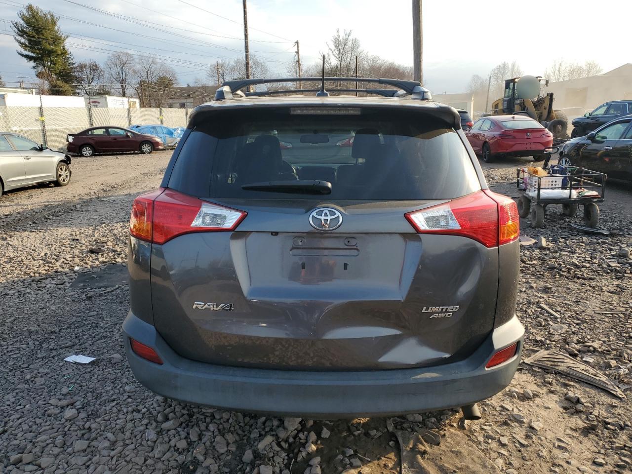 2014 Toyota RAV 4 - Image 6