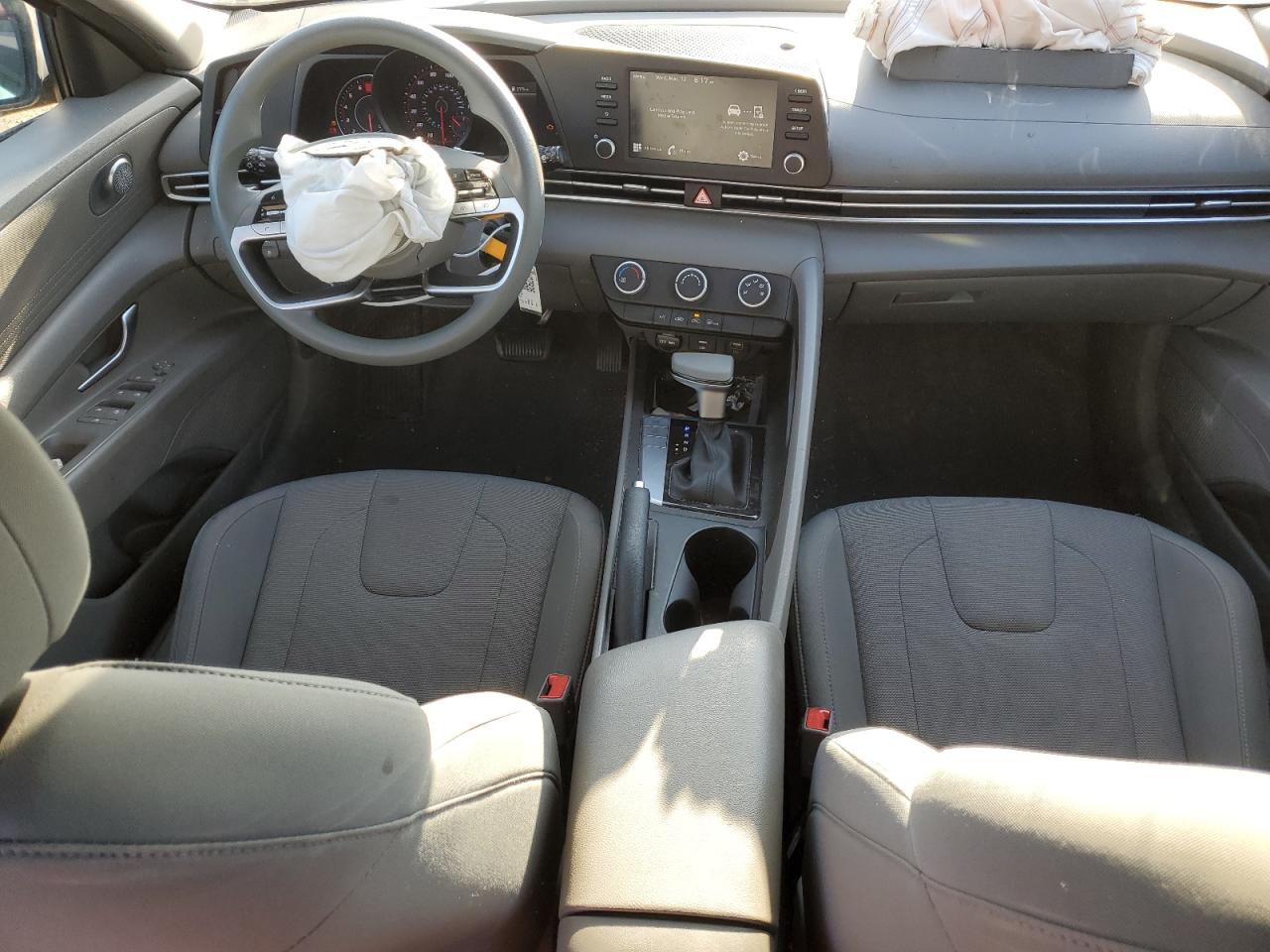 2022 Hyundai Elantra - Image 8