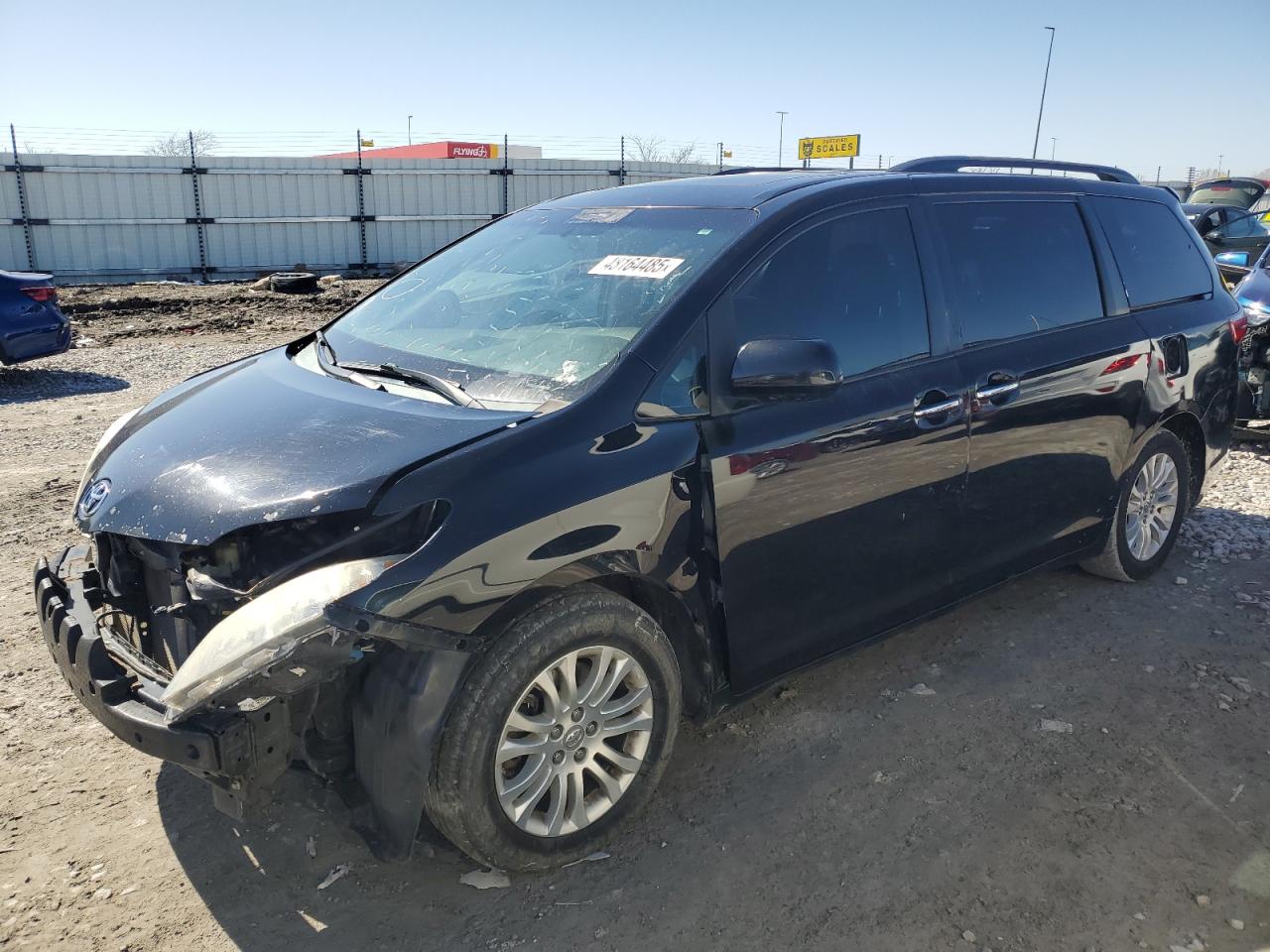 2015 Toyota Sienna Xle for Sale in Cahokia Heights, IL - Front End
