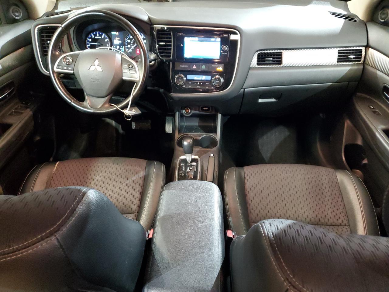 2015 Mitsubishi Outlander - Image 8