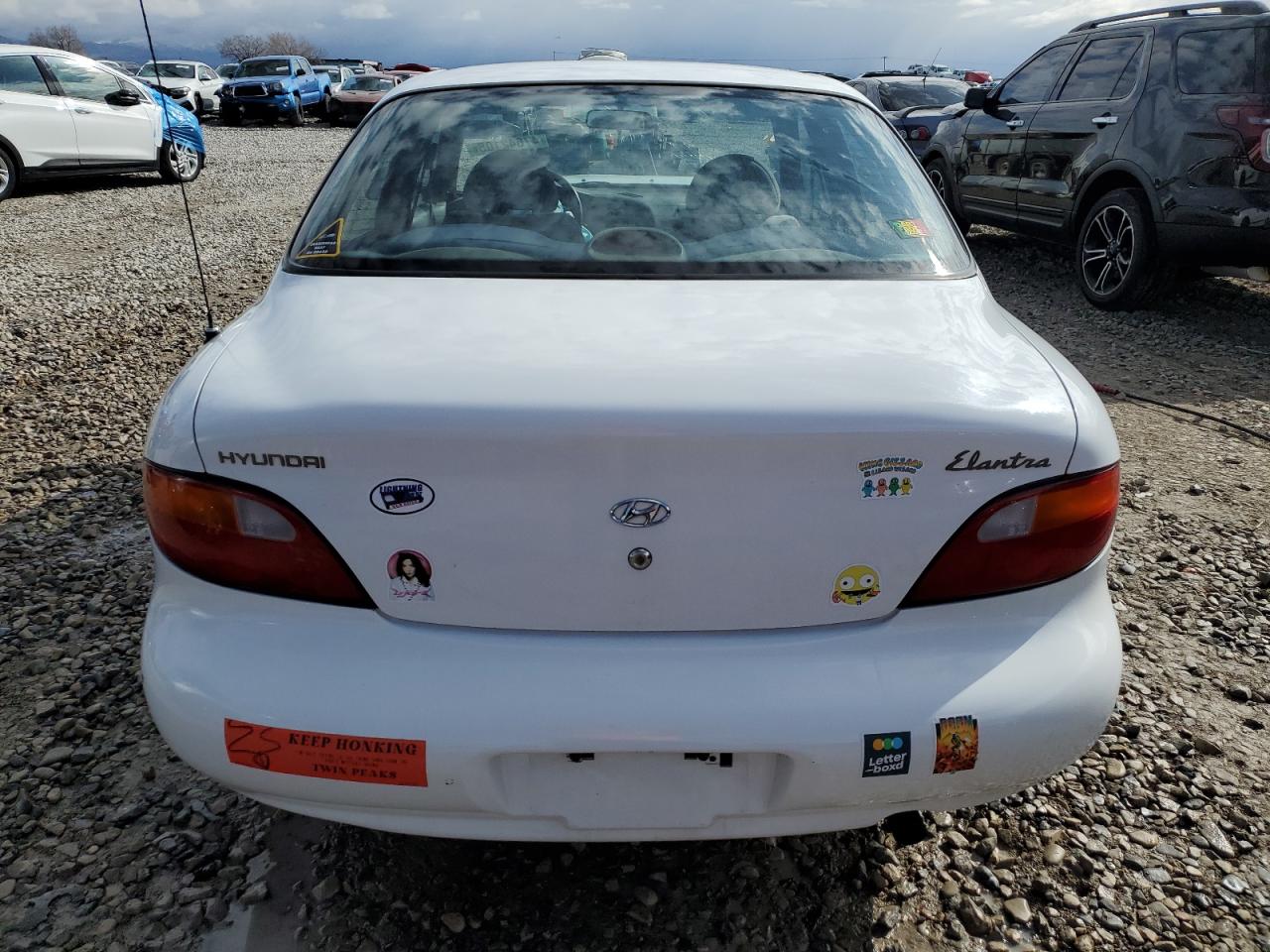 1998 Hyundai Elantra - Image 6