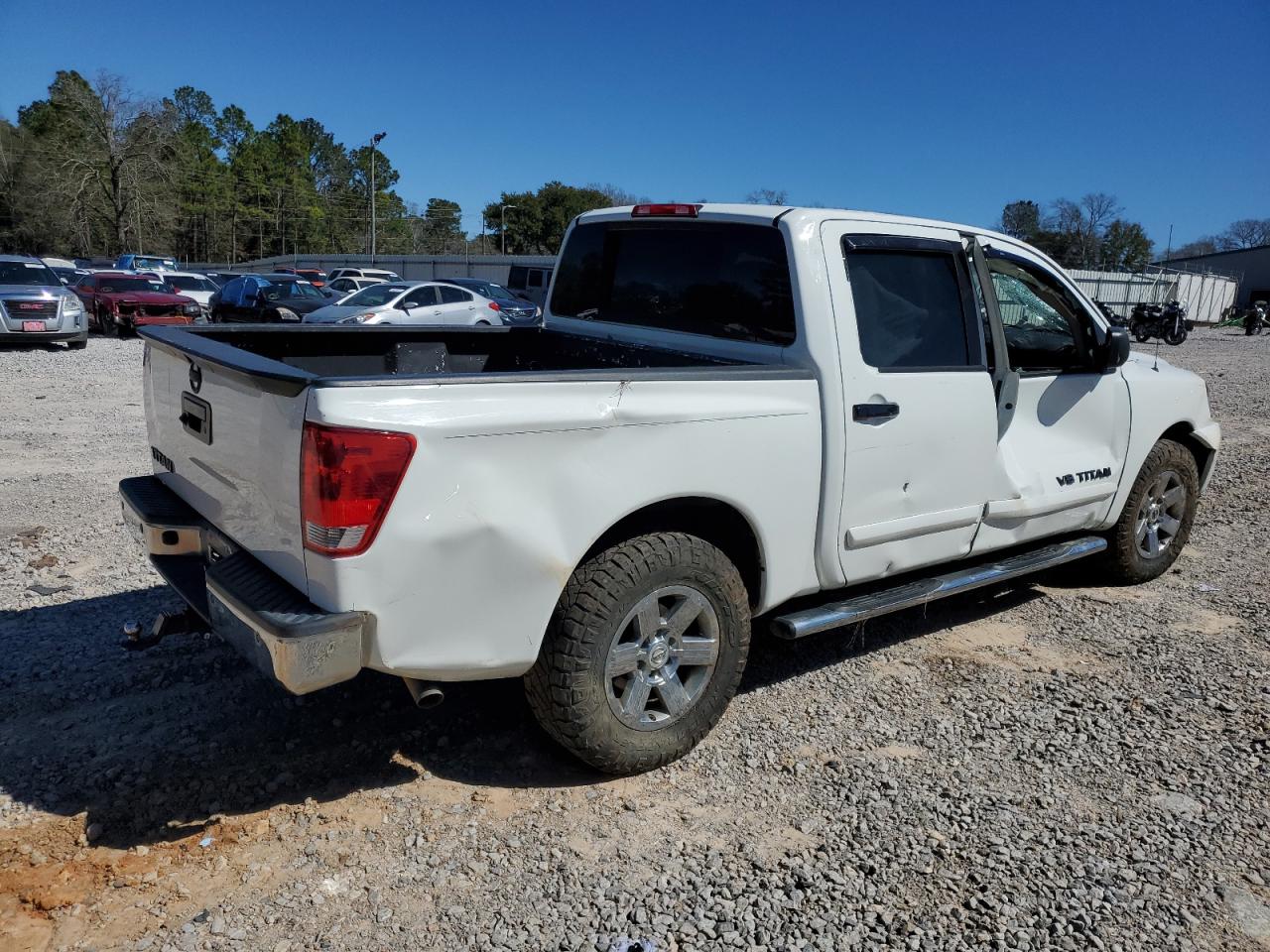2014 Nissan Titan - Image 3