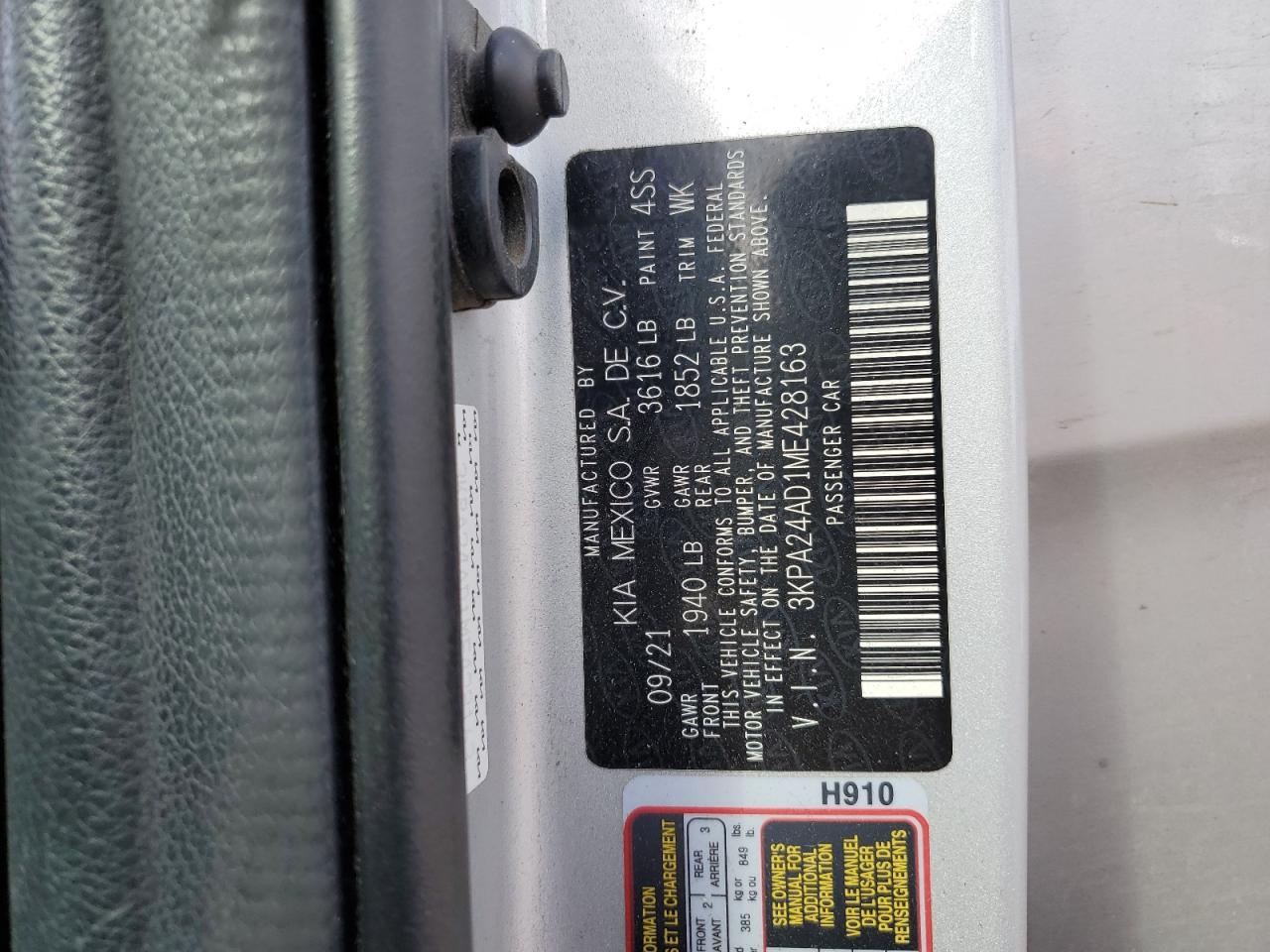 2021 Kia Rio - Image 15