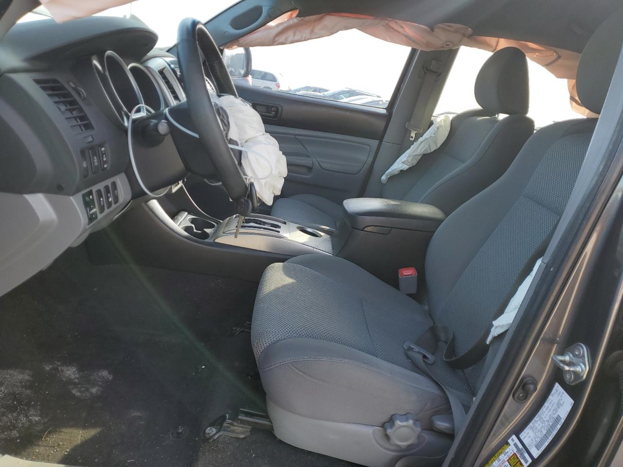2015 Toyota Tacoma - Image 7