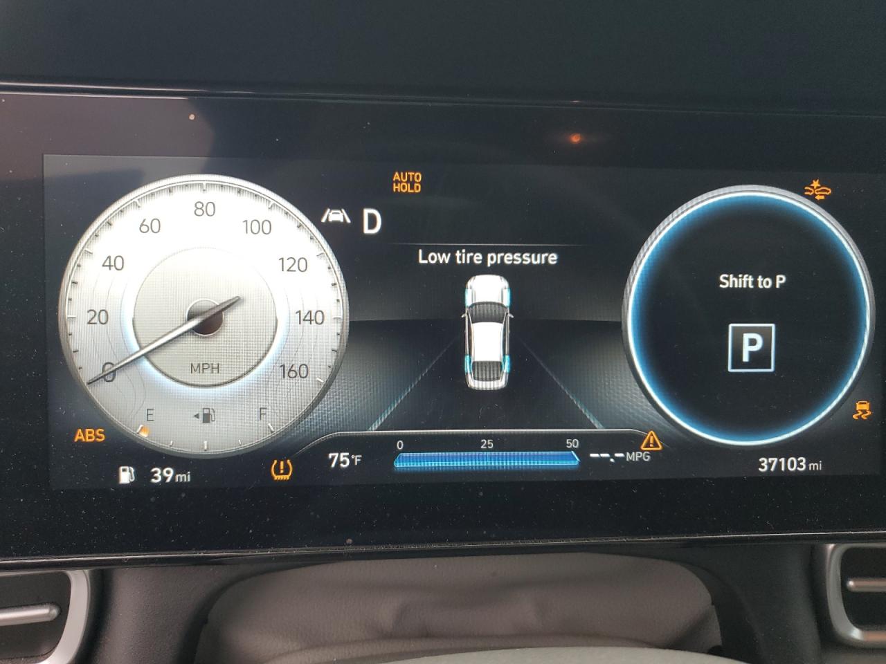 2023 Hyundai Elantra - Image 9