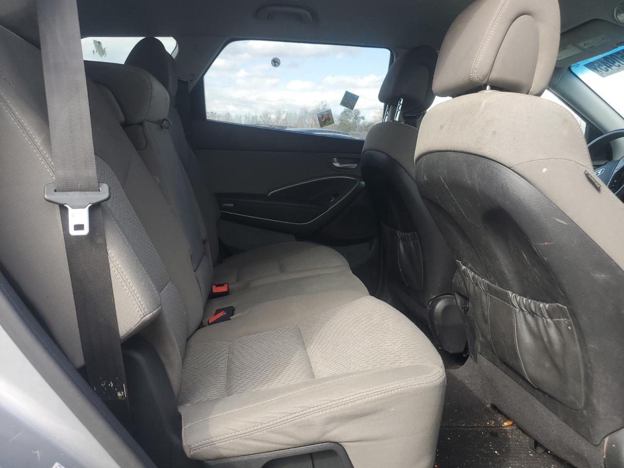 2017 Hyundai Santa Fe - Image 12