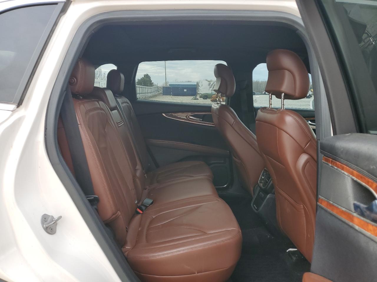 2016 Lincoln MKX - Image 11