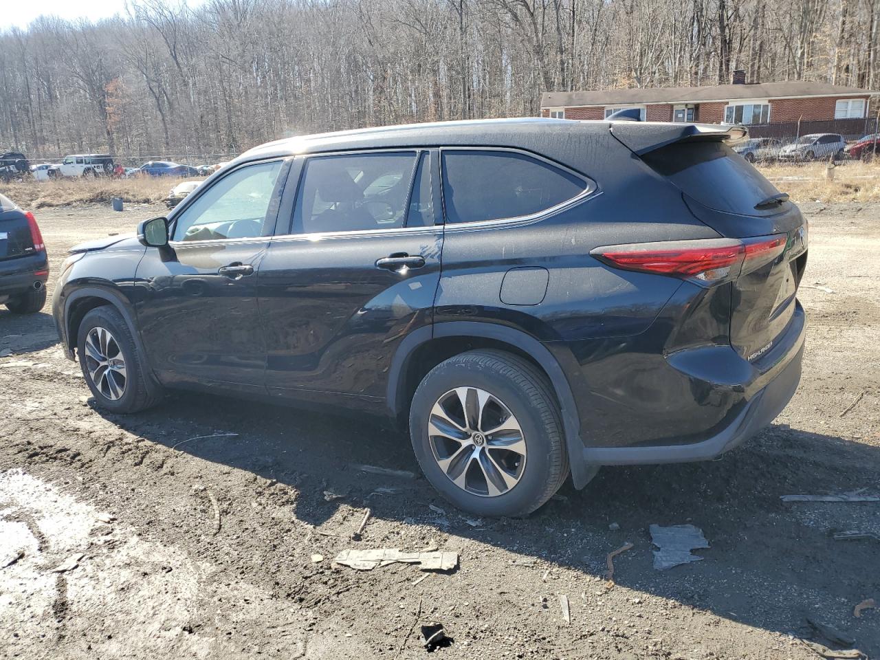 2021 Toyota Highlander - Image 2