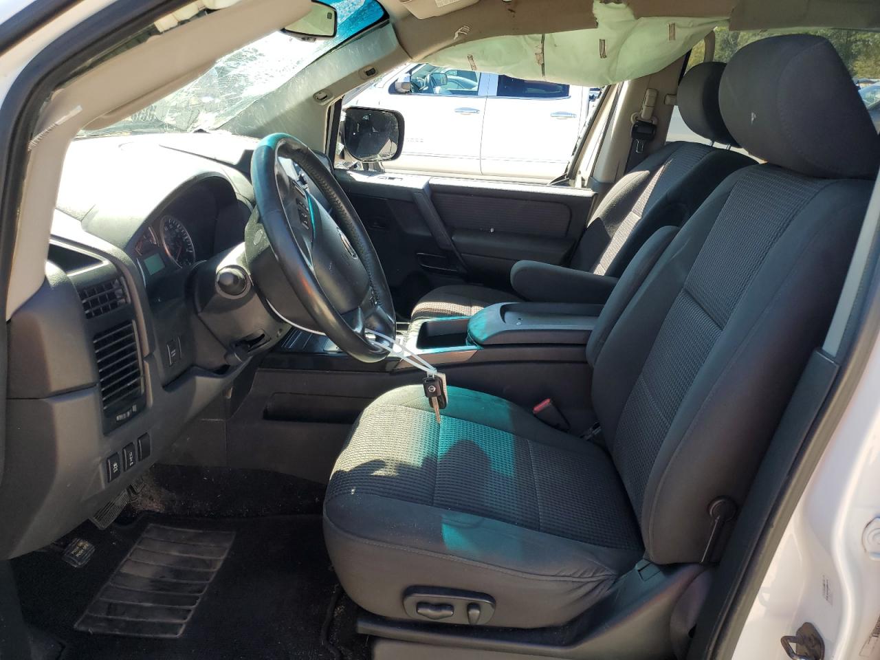 2014 Nissan Titan - Image 7