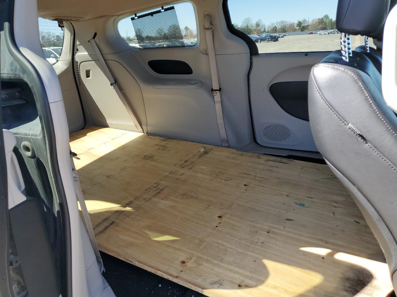 2018 Chrysler Pacifica - Image 11