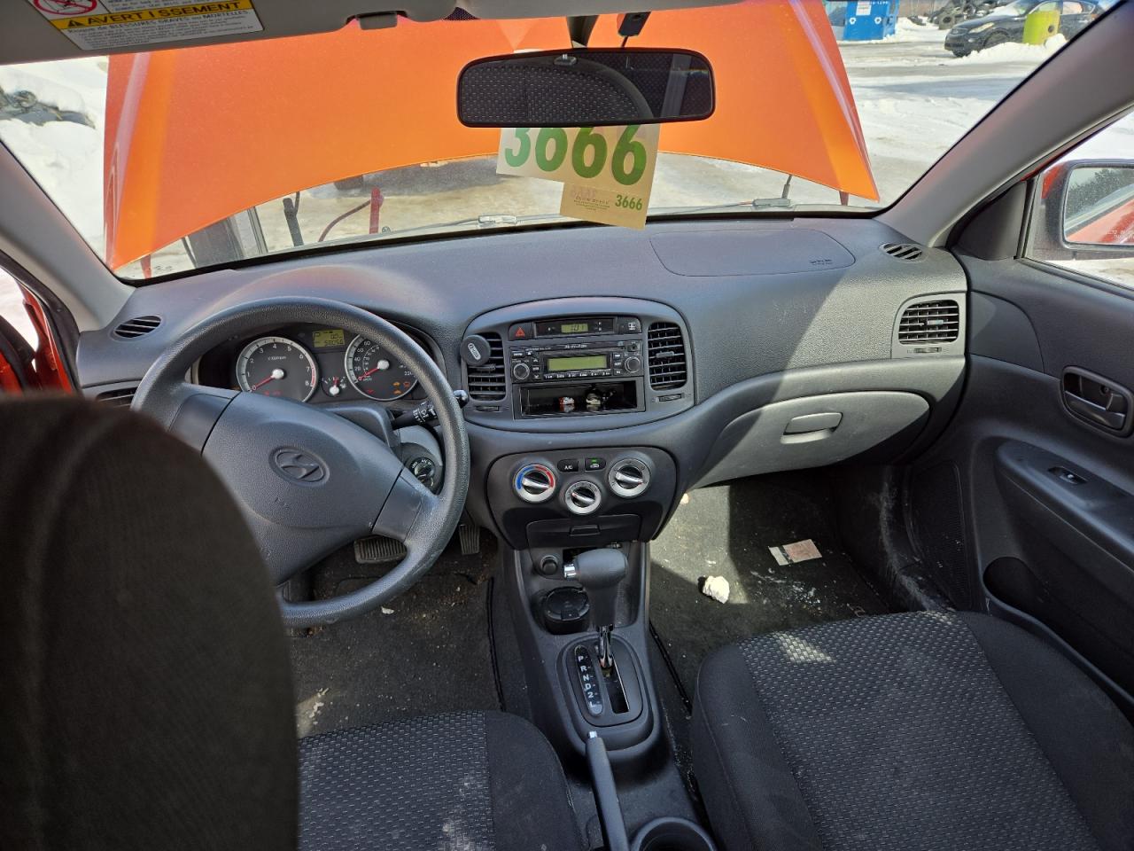 2009 Hyundai Accent - Image 8