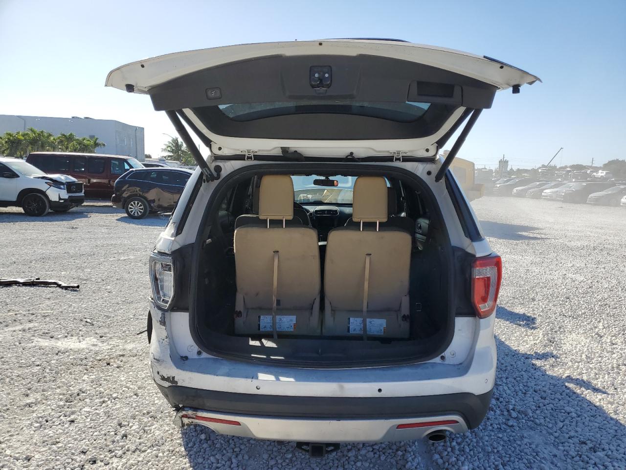 2016 Ford Explorer - Image 6