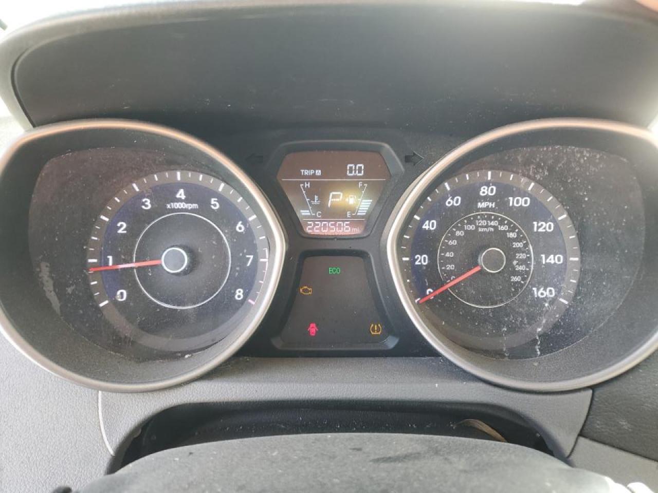2015 Hyundai Elantra - Image 9