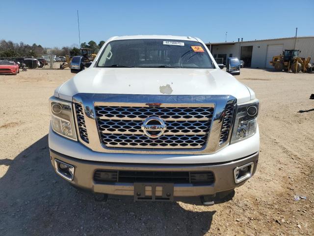 Pickups NISSAN TITAN 2016 Biały