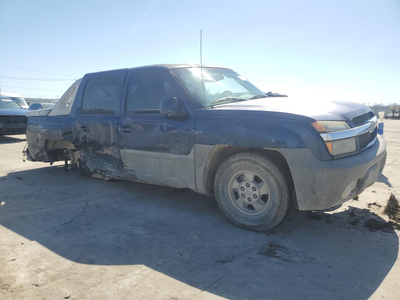 2002 Chevrolet Avalanche - Image 4