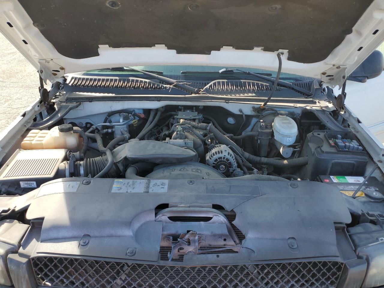 2004 Chevrolet Silverado - Image 11