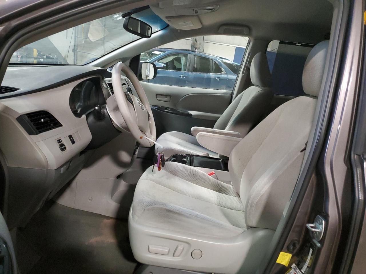 2012 Toyota Sienna - Image 7