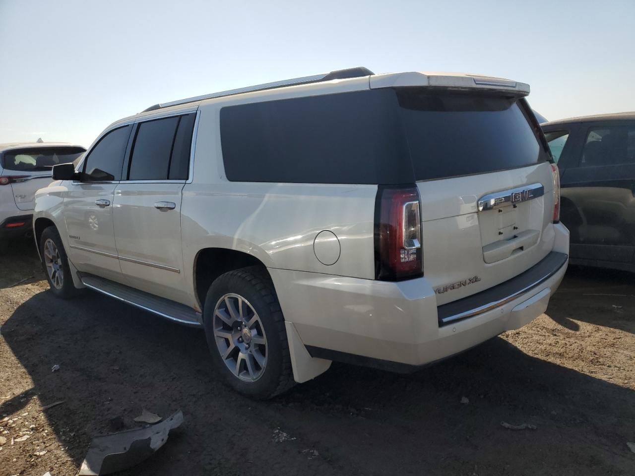 2015 GMC Yukon - Image 2