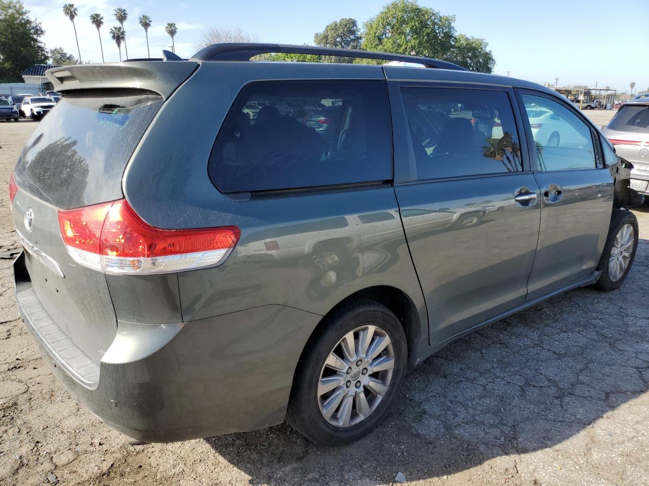 2013 Toyota Sienna - Image 3