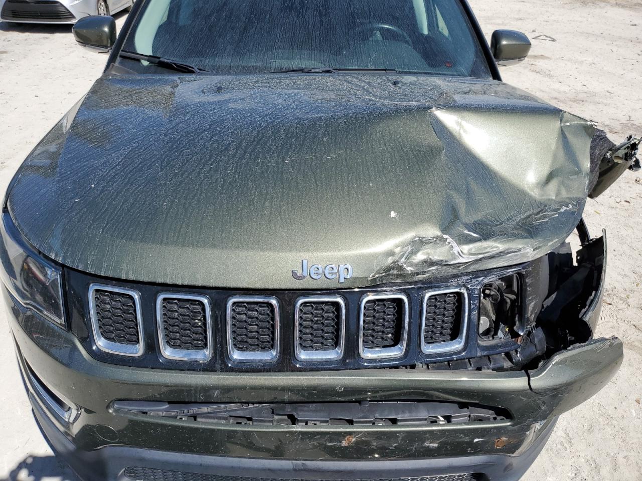 2018 Jeep Compass - Image 12