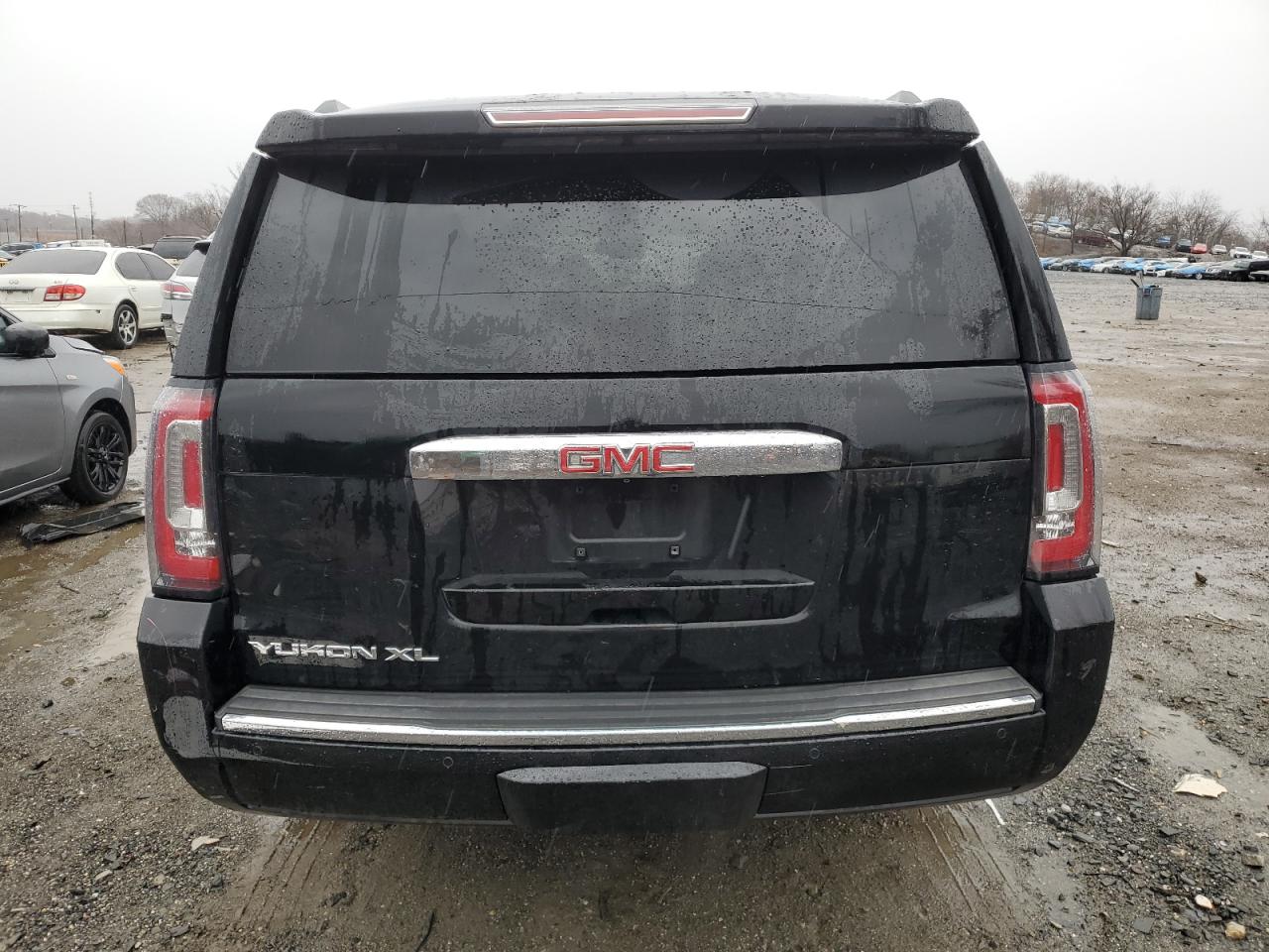 2015 GMC Yukon - Image 6