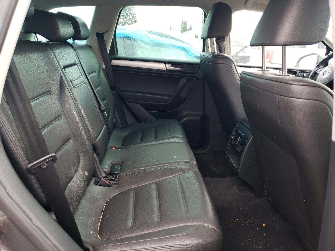2014 Volkswagen Touareg - Image 11