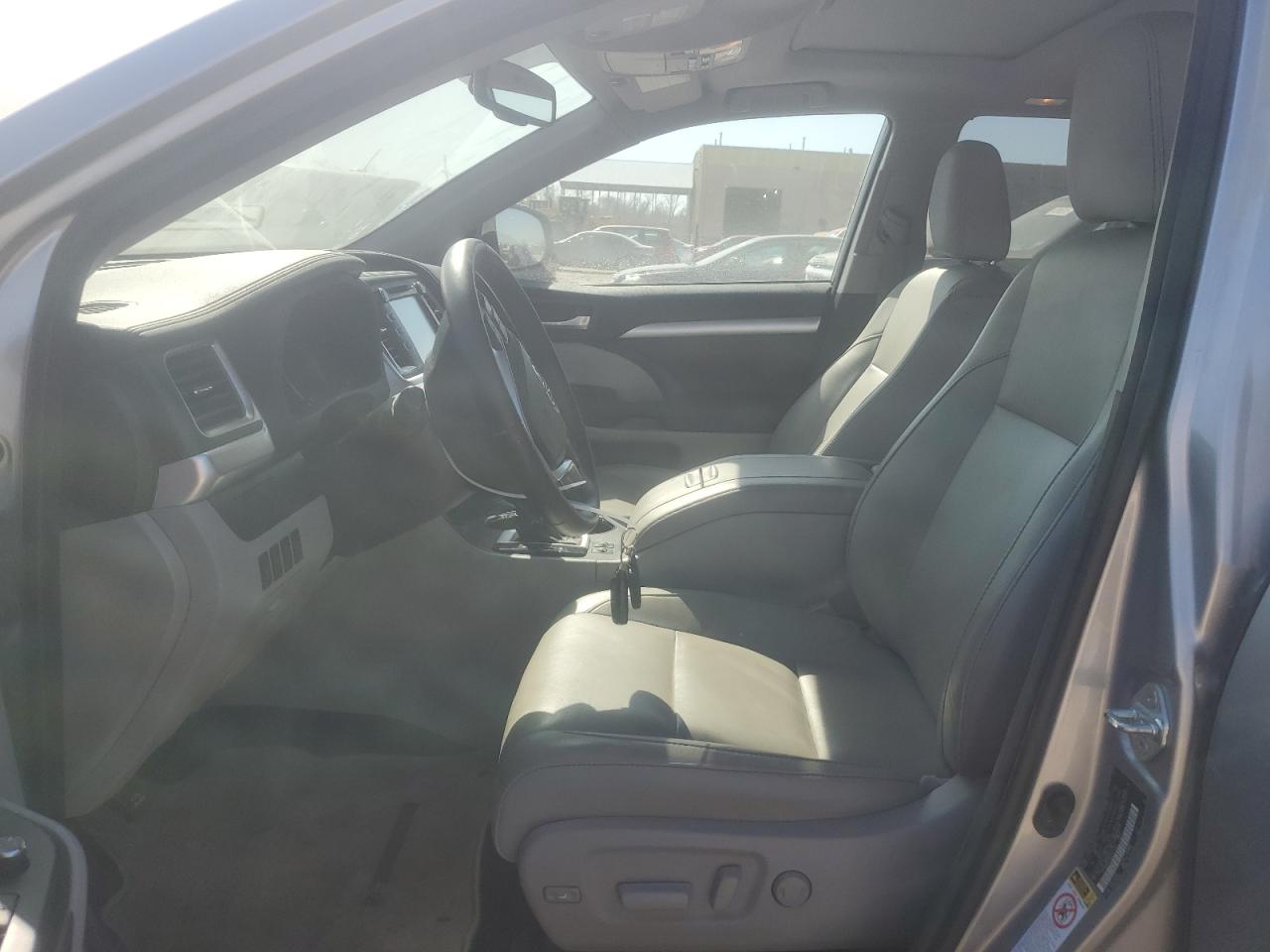 2015 Toyota Highlander - Image 7