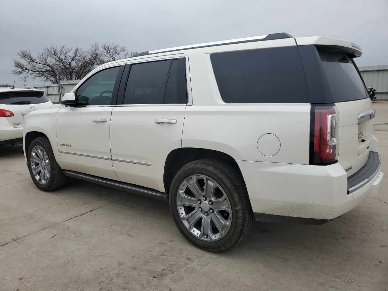 2015 GMC Yukon - Image 2