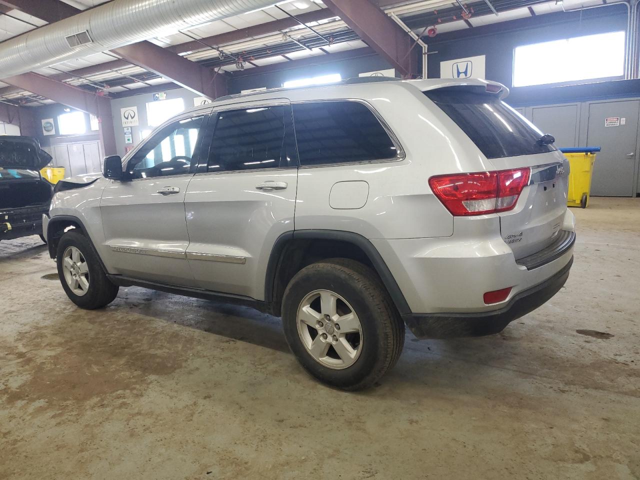 2012 Jeep Grand Cherokee - Image 2
