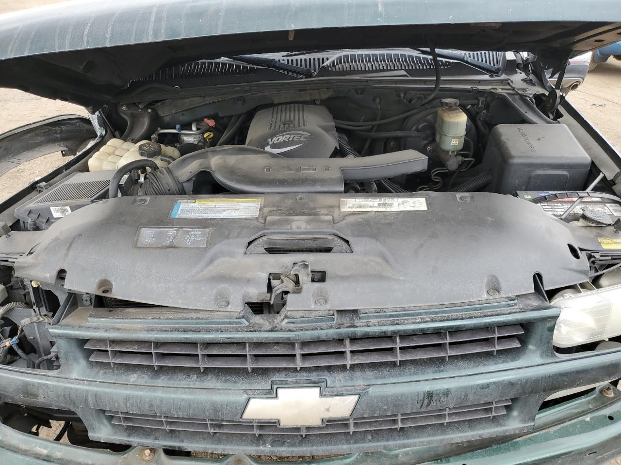 2001 Chevrolet Tahoe - Image 13
