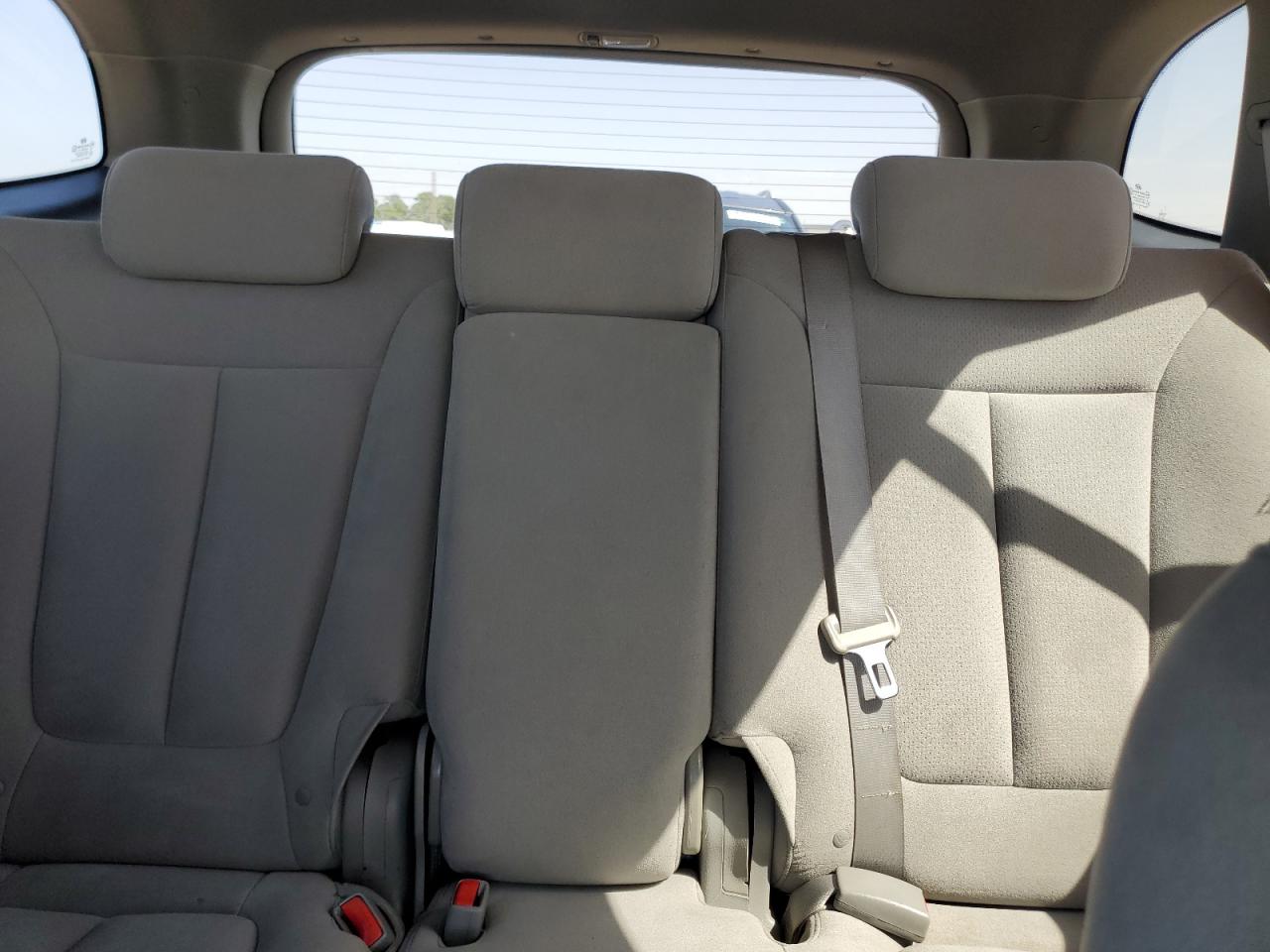 2009 Hyundai Santa Fe - Image 10